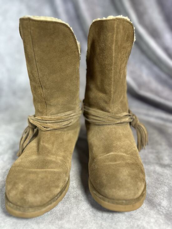 BearPaw Shoes - Bearpaw Womens Size 6 Suede Shearling Lined Tassel Winter Boots Tan EU 37